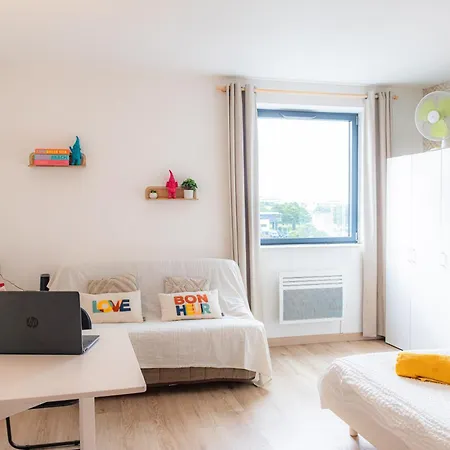 A Cote Du Futuroscope,avec Wifi